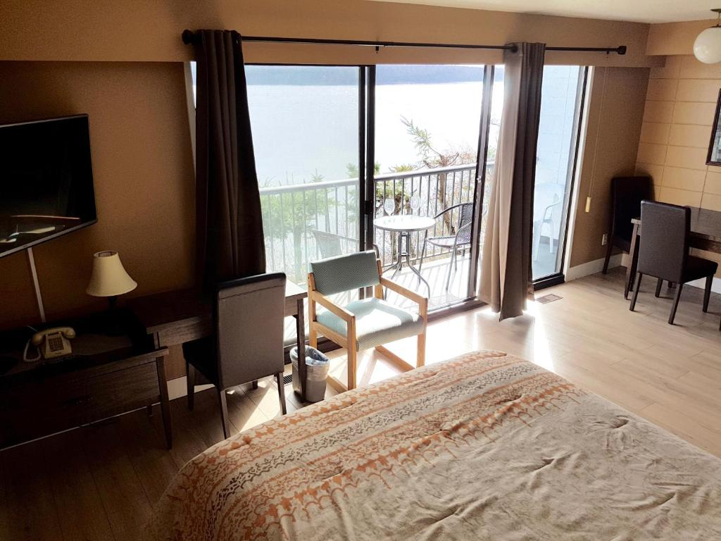 Oceanfront Full Kitchen Suite with Private Balcony 2 Queen - Photo 49